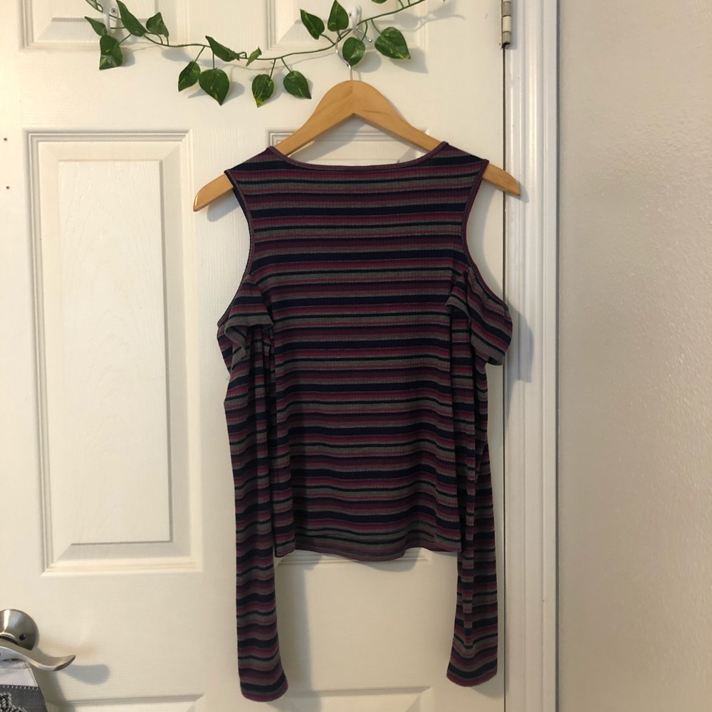 🔴 Long Sleeve Ruffled Cut Out Top - Picture 4 of 4